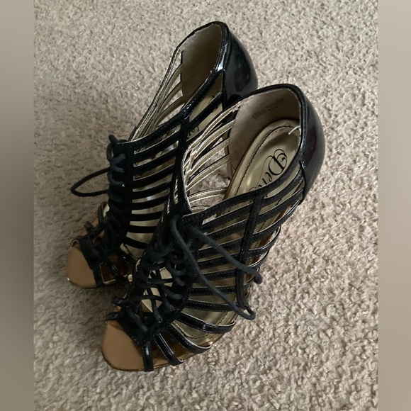 DEREON Black Heels - Picture 2 of 5